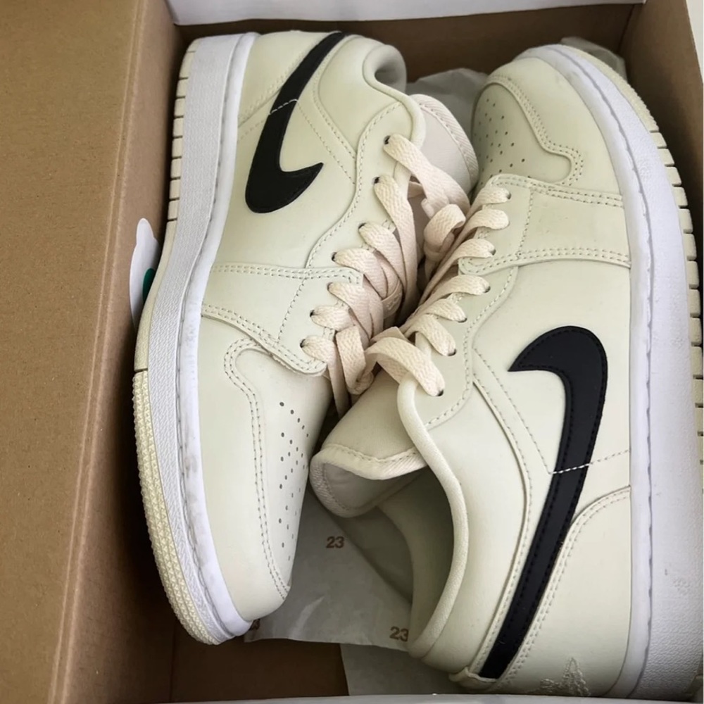 Womens Nike air Jordan 1’s with box